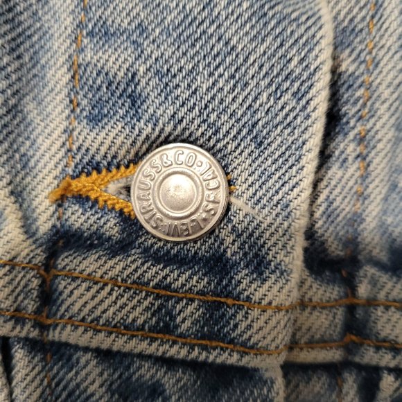 Vintage Levi's Buckle Back Denim Jean Jacket - Picture 8 of 16